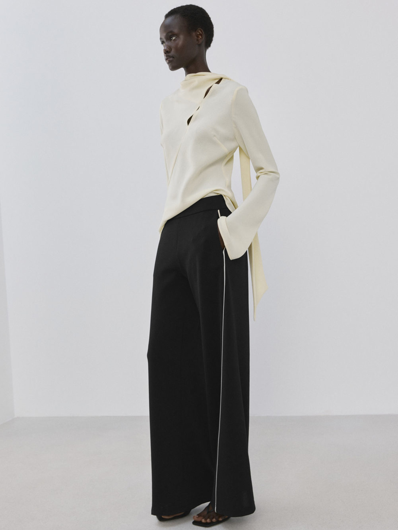 Повсякденні штани MANGO модель 27064079_99 Фото