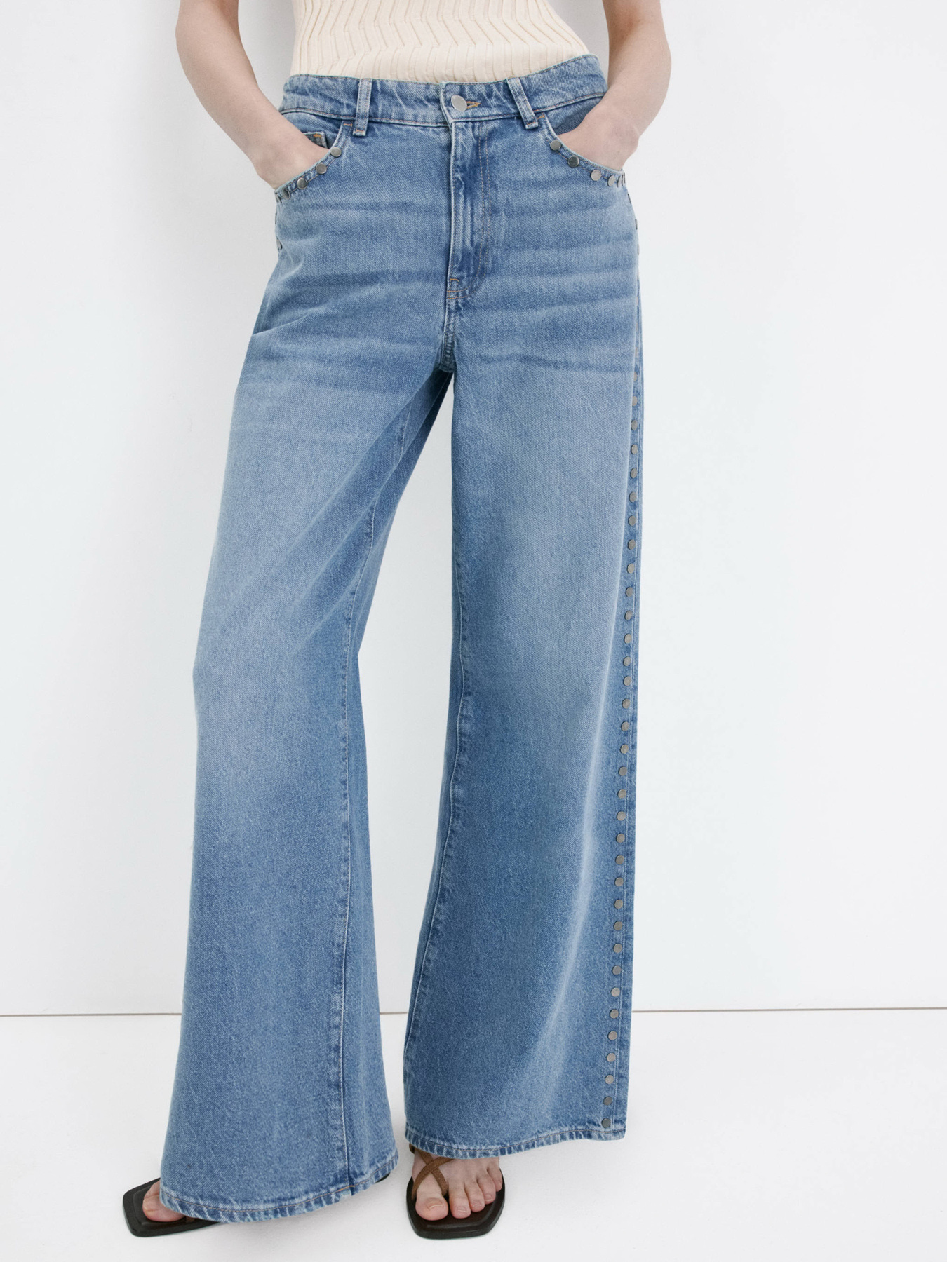 Джинсы MANGO STUDS модель 27067938_TM Фото