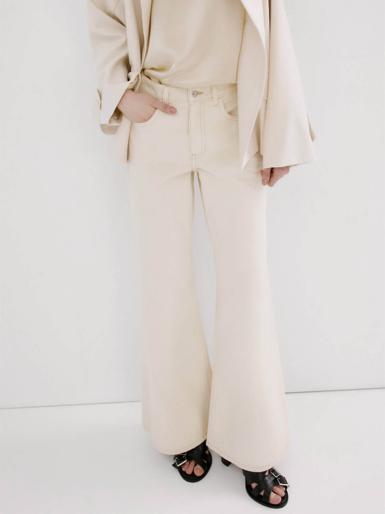 Джинсы MANGO THEITA модель 27015826_5 Фото