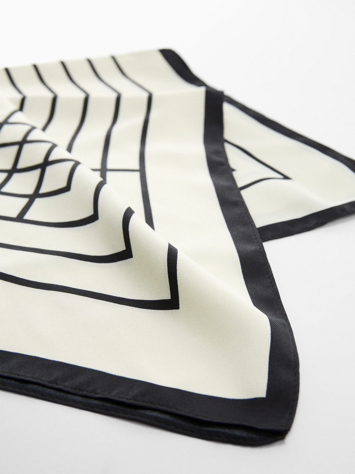 Хустка MANGO Geo модель 67042920_5 Фото