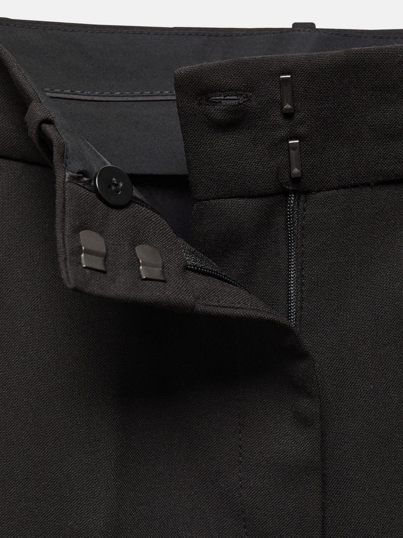 Повседневные шорты MANGO Paul модель 67084474_99 Повседневные шорты MANGO Paul модель 67084474_99 Фото