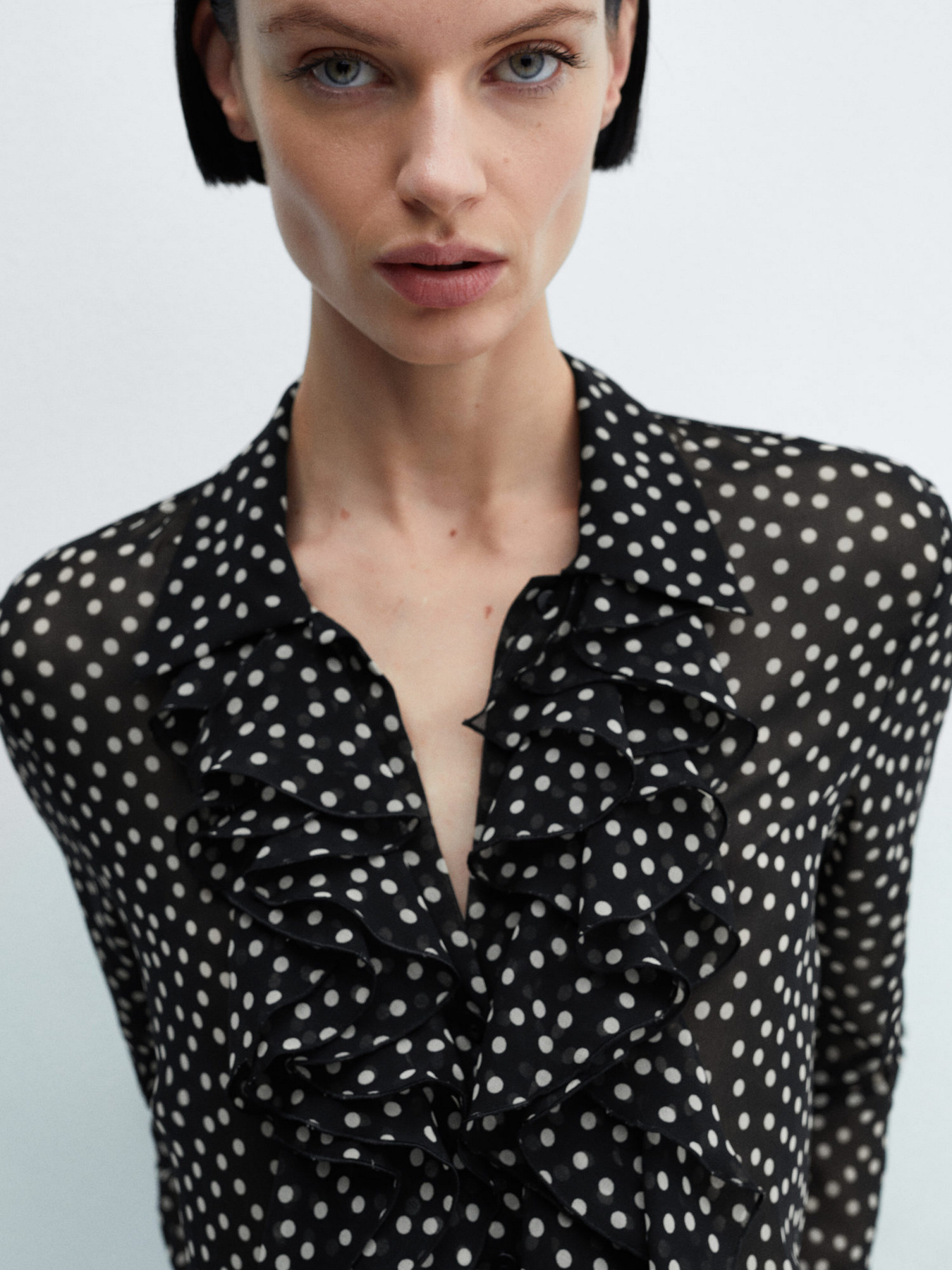 Блуза MANGO Camelot модель 67084071_99 Блуза MANGO Camelot модель 67084071_99 Фото