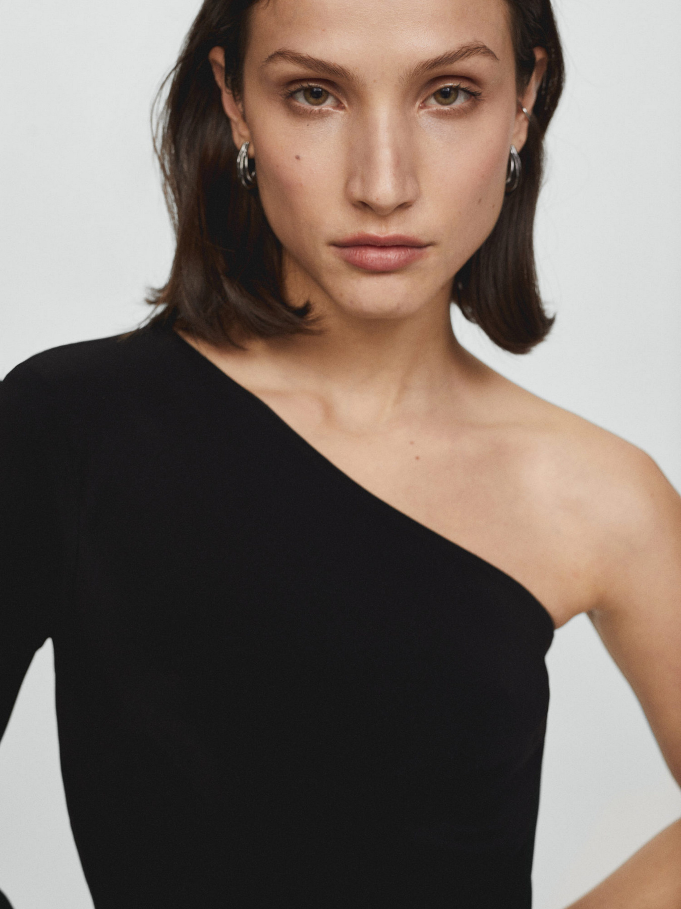 Платье мини MANGO Gardenia модель 67036339_99 Фото