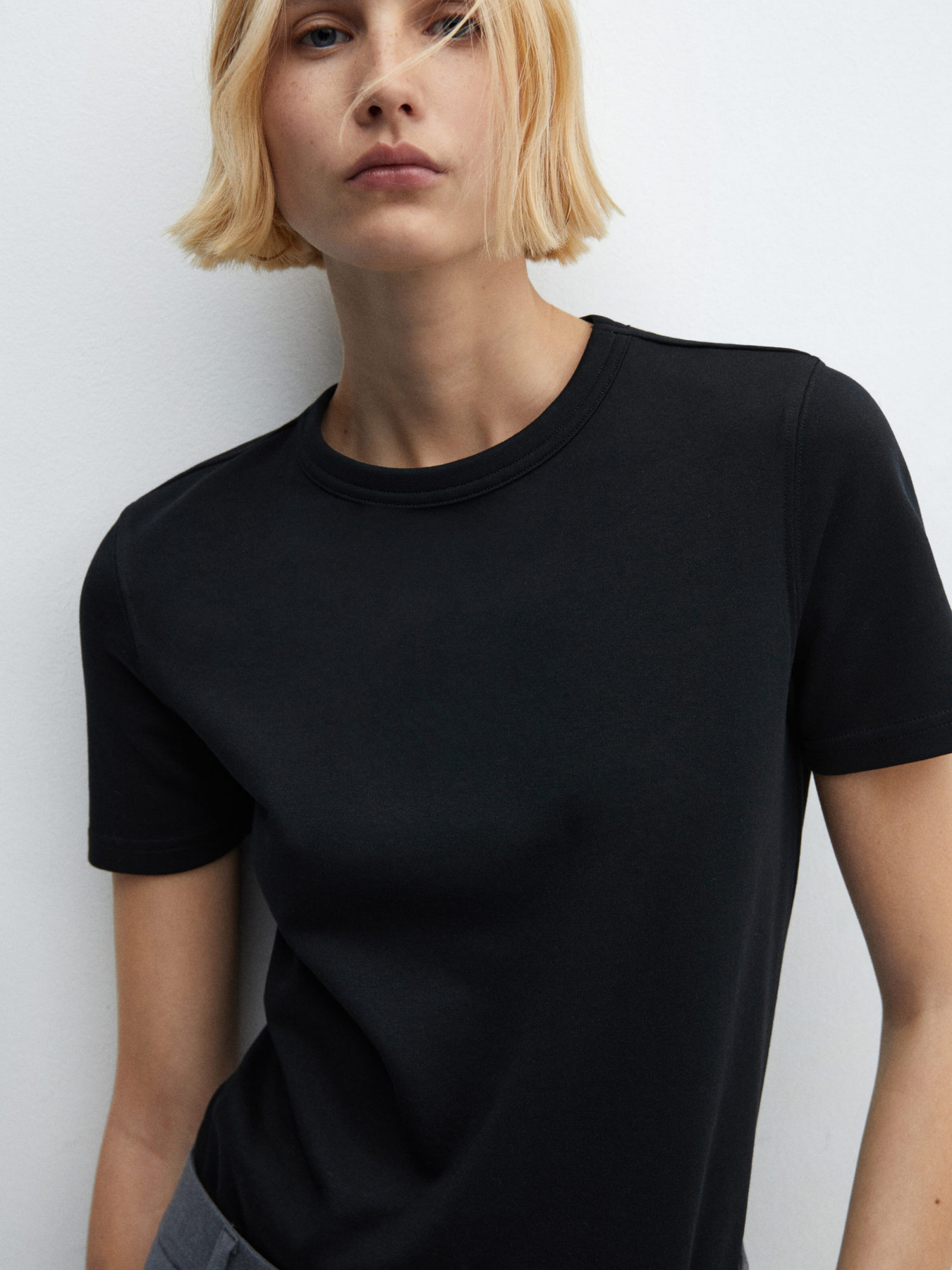 Футболка MANGO Rita модель 67084028_99 Футболка MANGO Rita модель 67084028_99 Фото