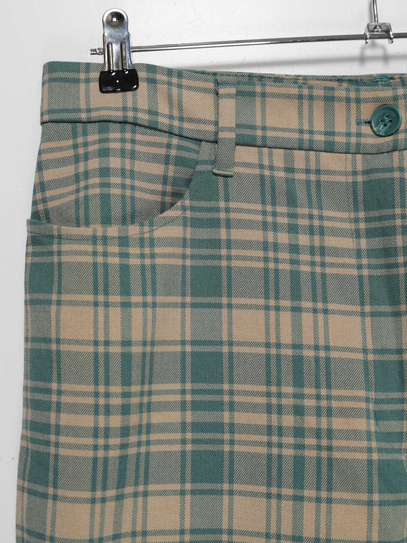 Штани повсякденні Monki модель 0873804_бежевий з зеленим Фото