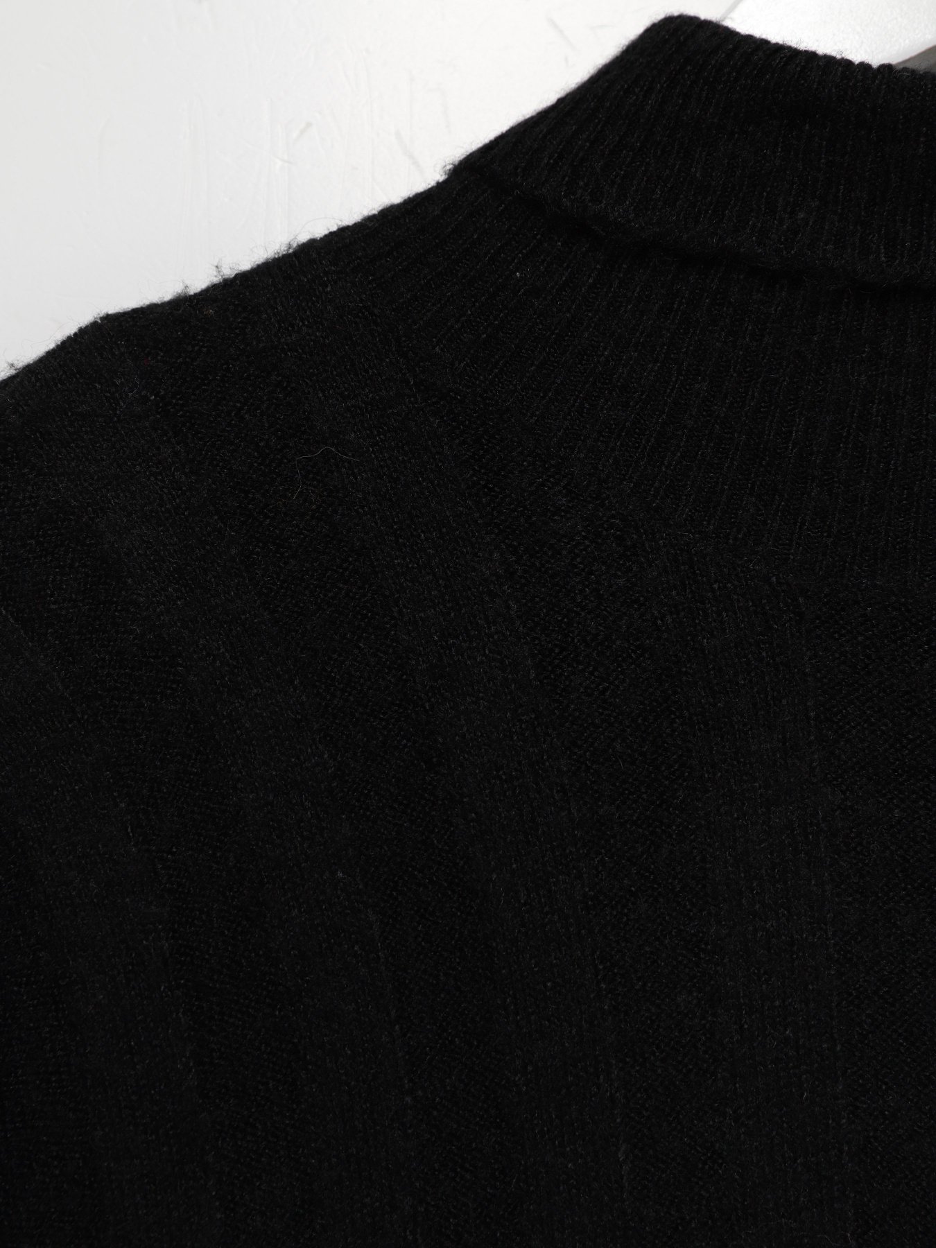 Светр Monki модель 0909239_чорний Фото