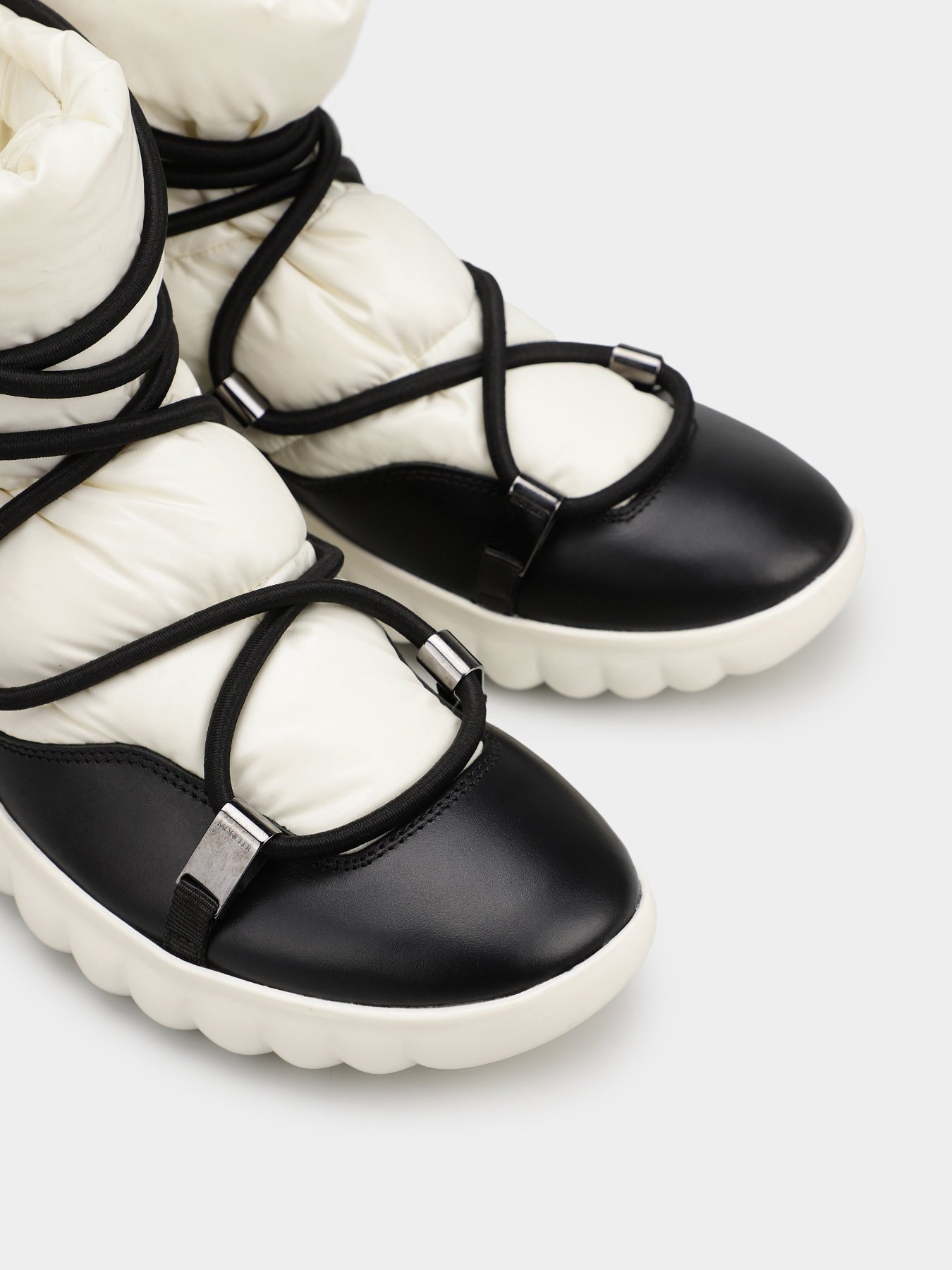 Сапоги дутики Moncler модель 12112091_білий з чорним Фото