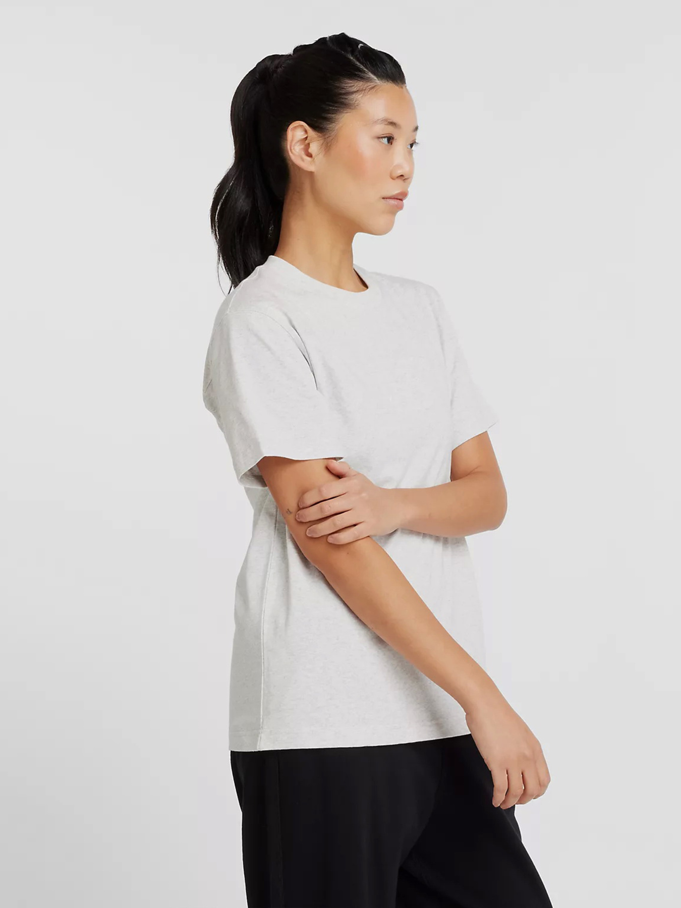 Футболка New Balance EMBOSSED LOGO JERSEY модель WT43531AHH Фото