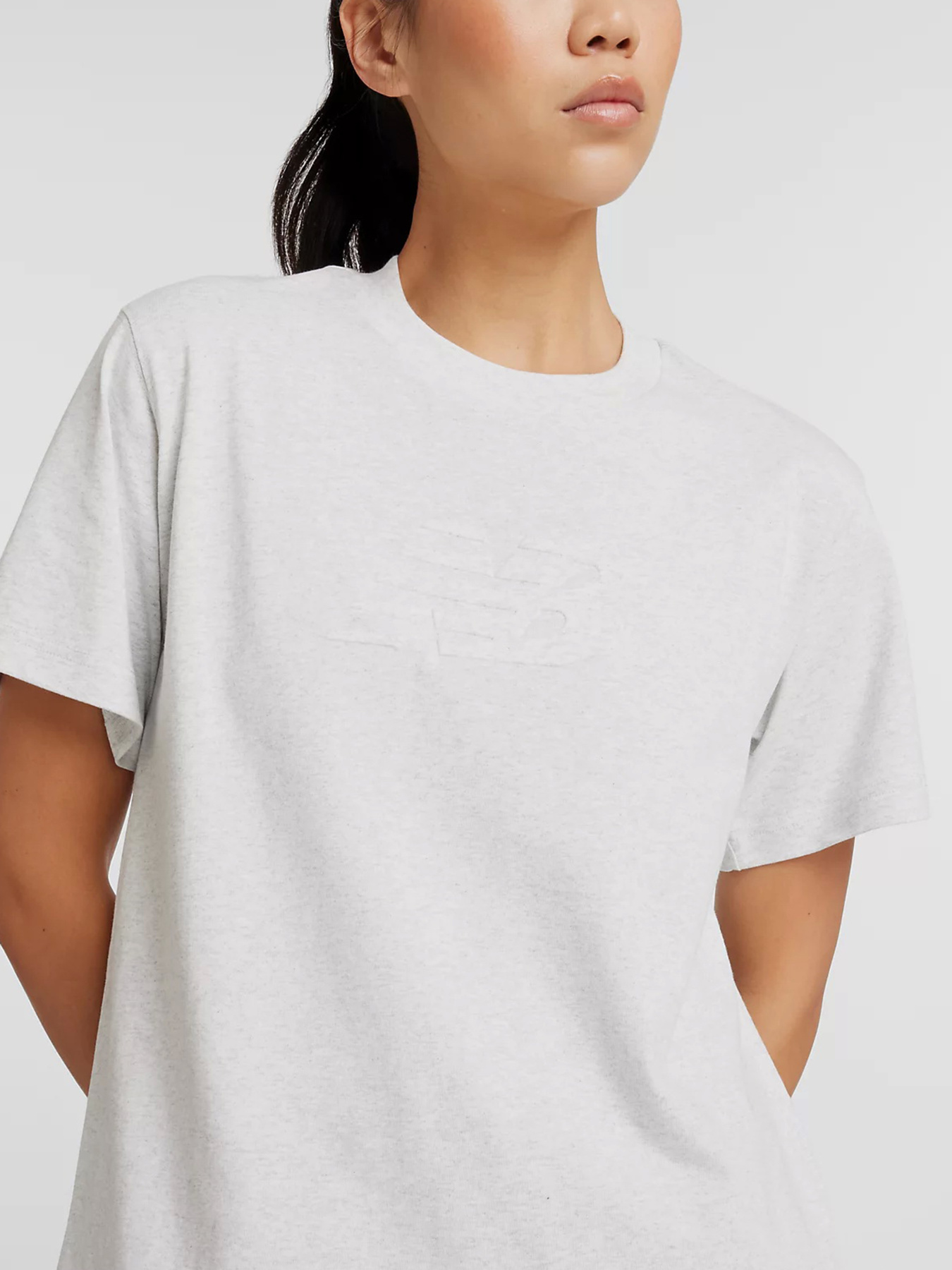 Футболка New Balance EMBOSSED LOGO JERSEY модель WT43531AHH Фото