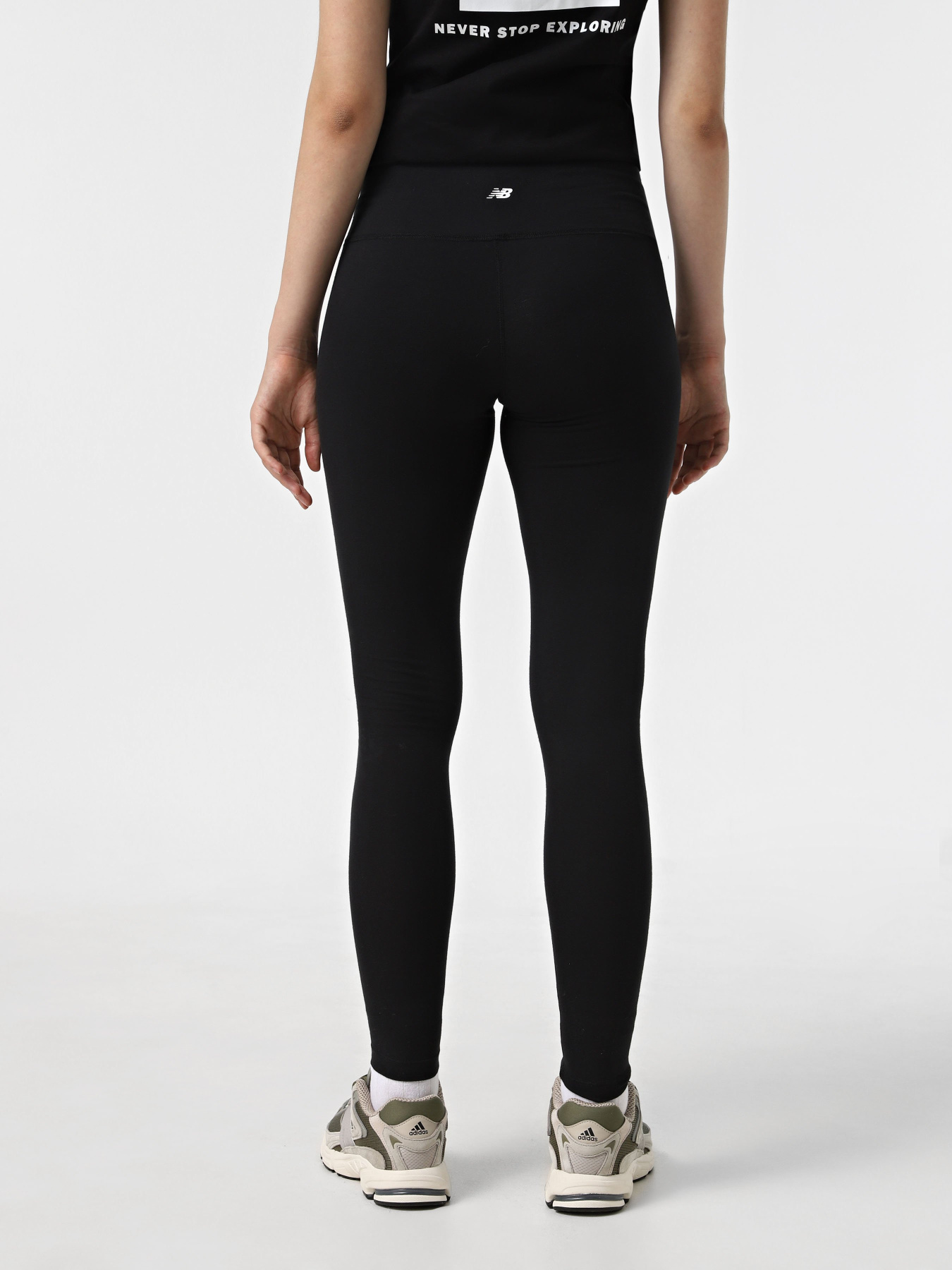 Спортивные леггинсы New Balance LINEAR HERITAGE модель WP43503BK Фото