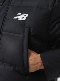 Зимняя куртка New Balance Bench Long Down модель MJ231054BK Фото