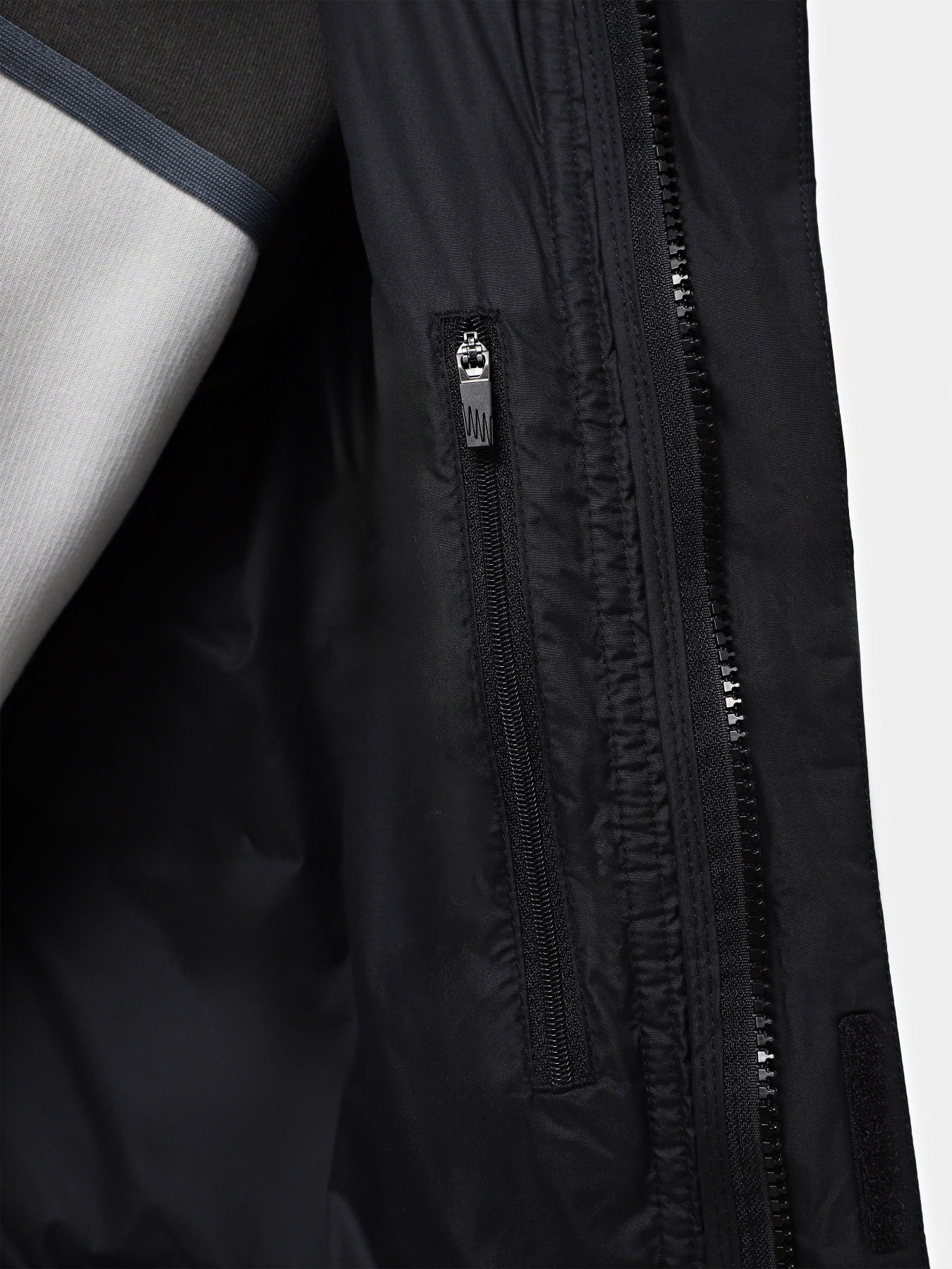 Зимова куртка New Balance BENCH LONG DOWN модель MJ231054BK Фото