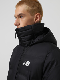 Зимова куртка New Balance BENCH LONG DOWN модель MJ231054BK Фото