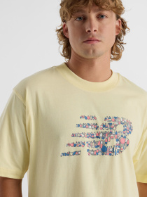 Футболка New Balance NAUTICAL LOGO модель MT51920PRC Футболка New Balance NAUTICAL LOGO модель MT51920PRC Фото