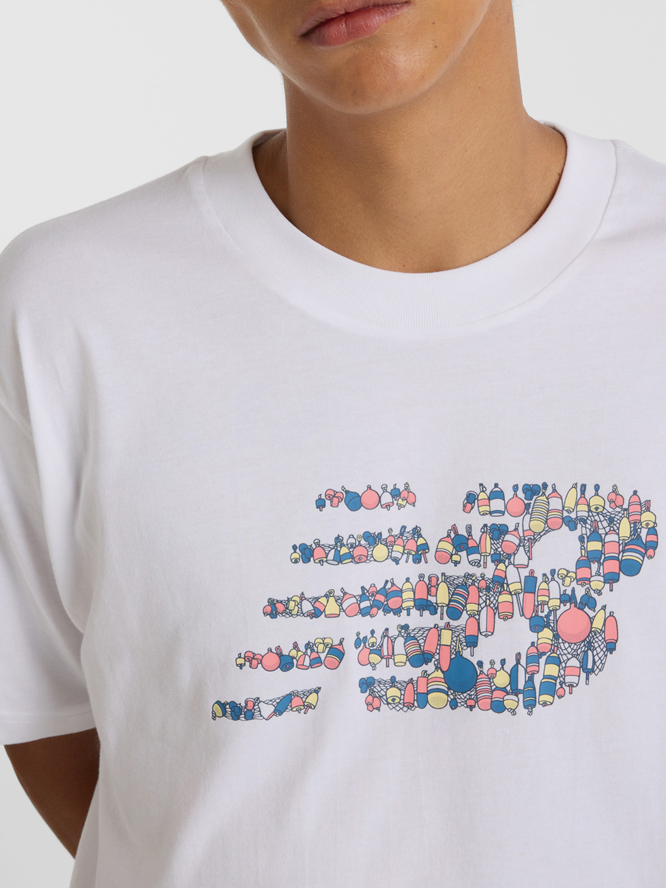 Футболка New Balance NAUTICAL LOGO модель MT51920WT Футболка New Balance NAUTICAL LOGO модель MT51920WT Фото