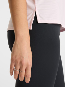 Спортивна футболка New Balance SPORT ESSENTIALS модель WT41222RSG Спортивна футболка New Balance SPORT ESSENTIALS модель WT41222RSG Фото