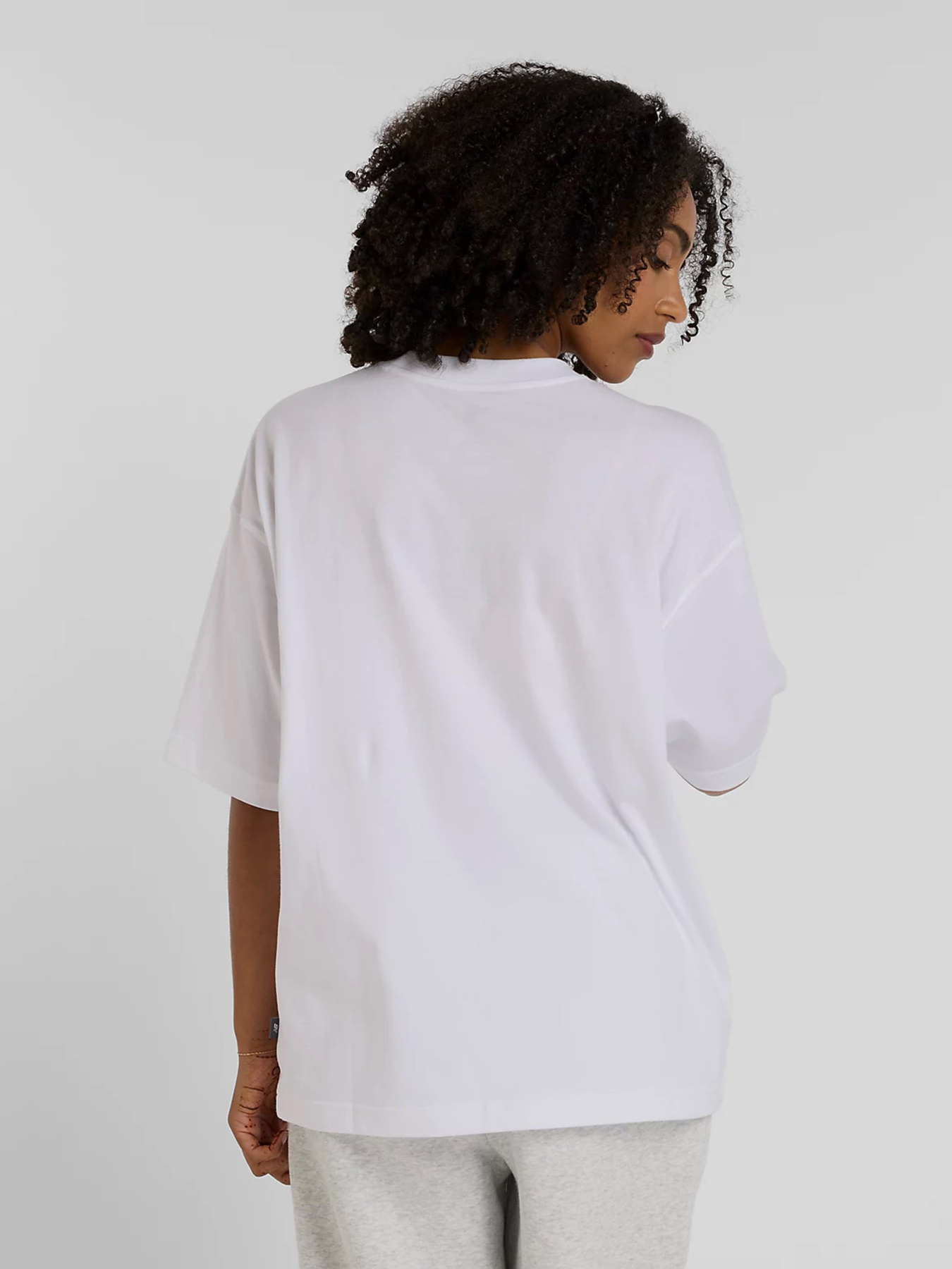 Футболка New Balance OVERSIZED FLOWER модель WT43556WT Фото