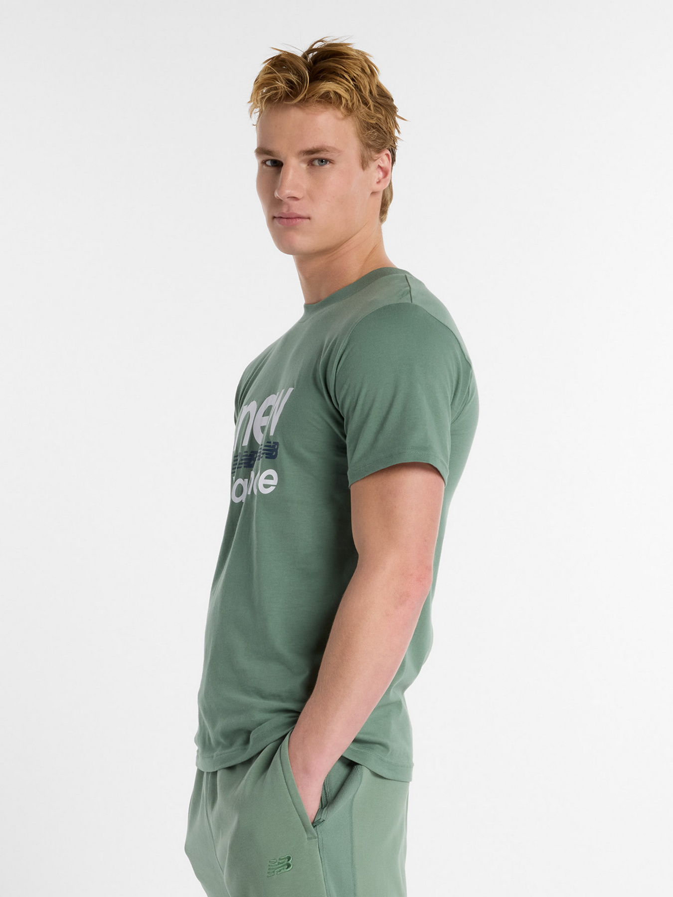 Футболка New Balance SPORT GRAPHIC модель MT51940DKJ Футболка New Balance SPORT GRAPHIC модель MT51940DKJ Фото