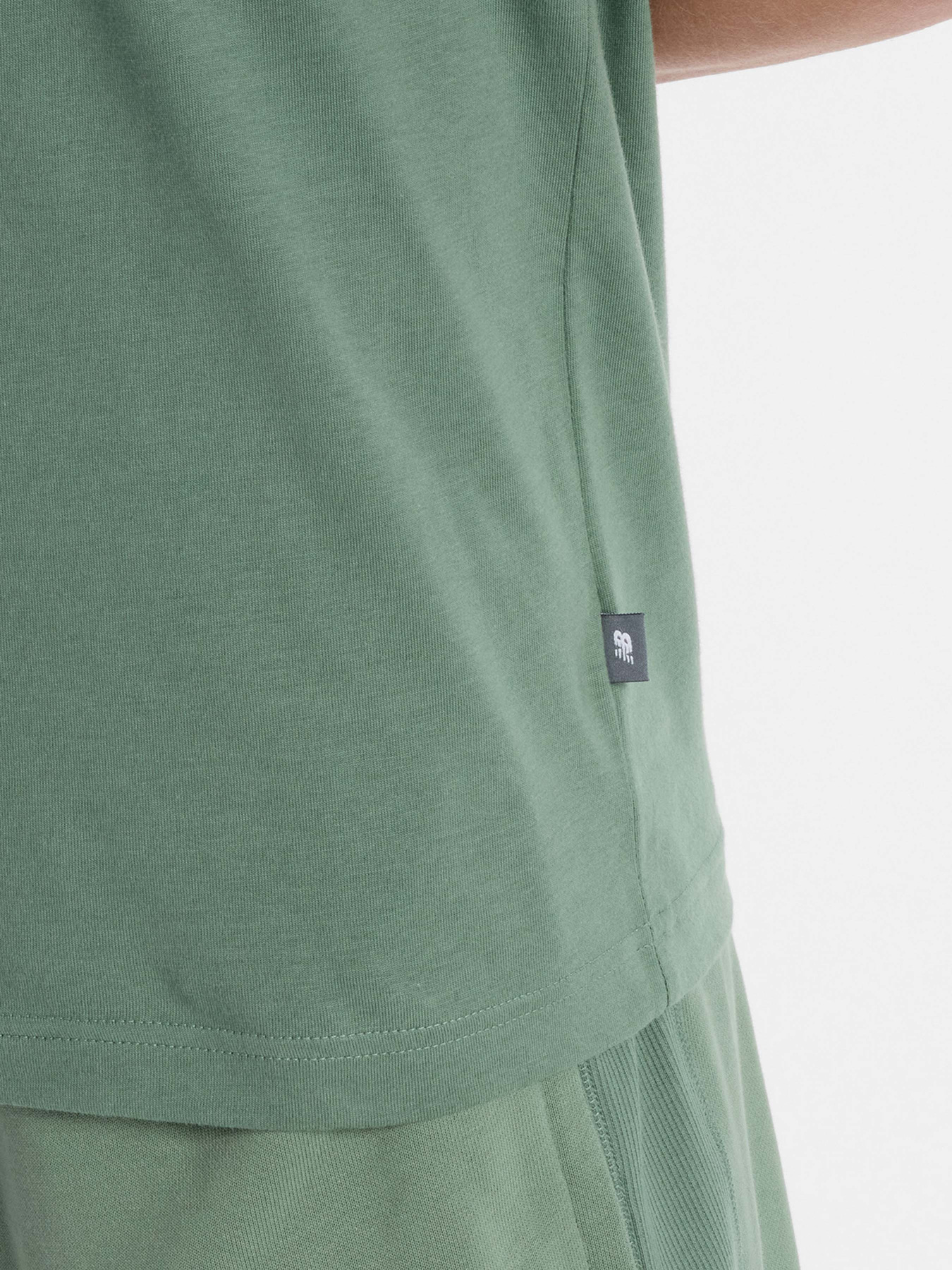 Футболка New Balance SPORT GRAPHIC модель MT51940DKJ Футболка New Balance SPORT GRAPHIC модель MT51940DKJ Фото