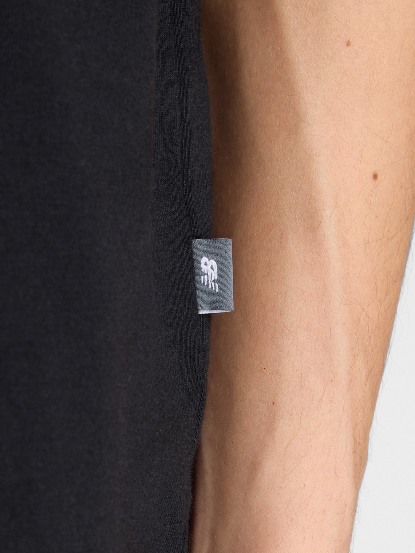 Футболка New Balance RECTANGULAR LOGO модель MT53956BK Футболка New Balance RECTANGULAR LOGO модель MT53956BK Фото