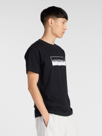 Футболка New Balance RECTANGULAR LOGO модель MT53956BK Футболка New Balance RECTANGULAR LOGO модель MT53956BK Фото