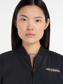 Бомбер New Balance REIMAGINED WOVEN модель WJ53500BK Фото