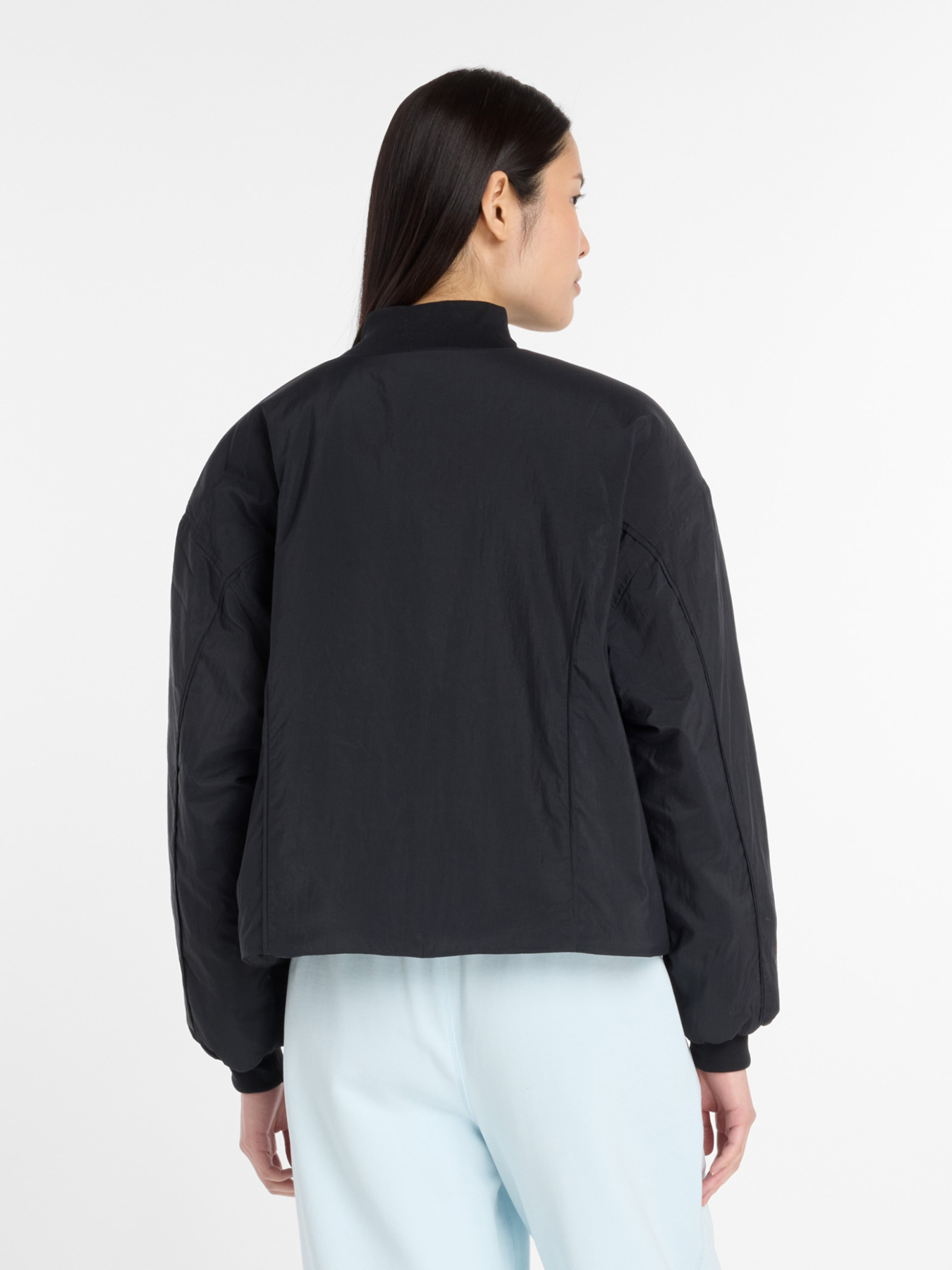 Бомбер New Balance REIMAGINED WOVEN модель WJ53500BK Фото