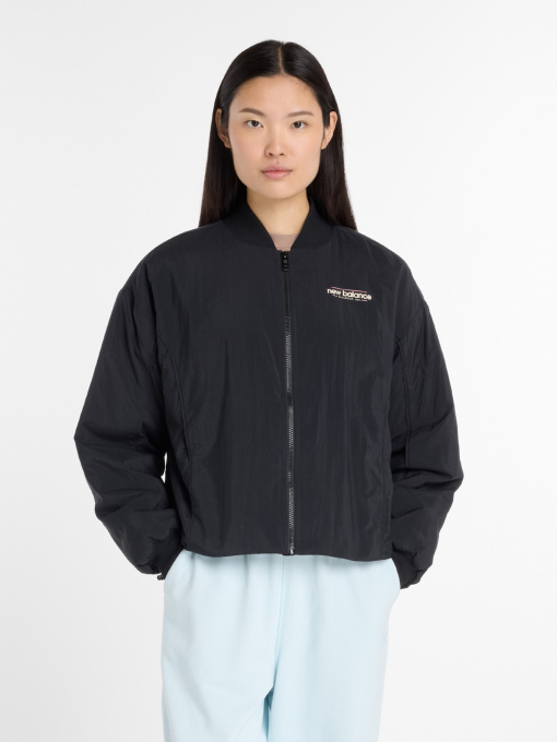 Бомбер New Balance REIMAGINED WOVEN модель WJ53500BK Фото