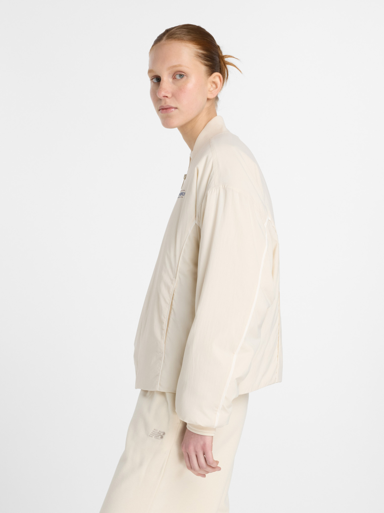 Бомбер New Balance REIMAGINED WOVEN модель WJ53500LIN Фото