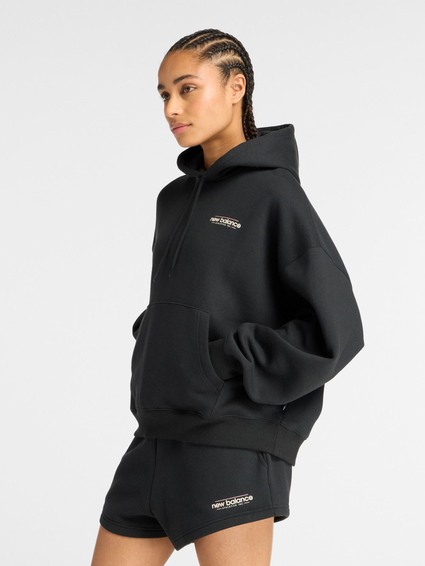 Худі New Balance REIMAGINED модель WT53515BK Худі New Balance REIMAGINED модель WT53515BK Фото