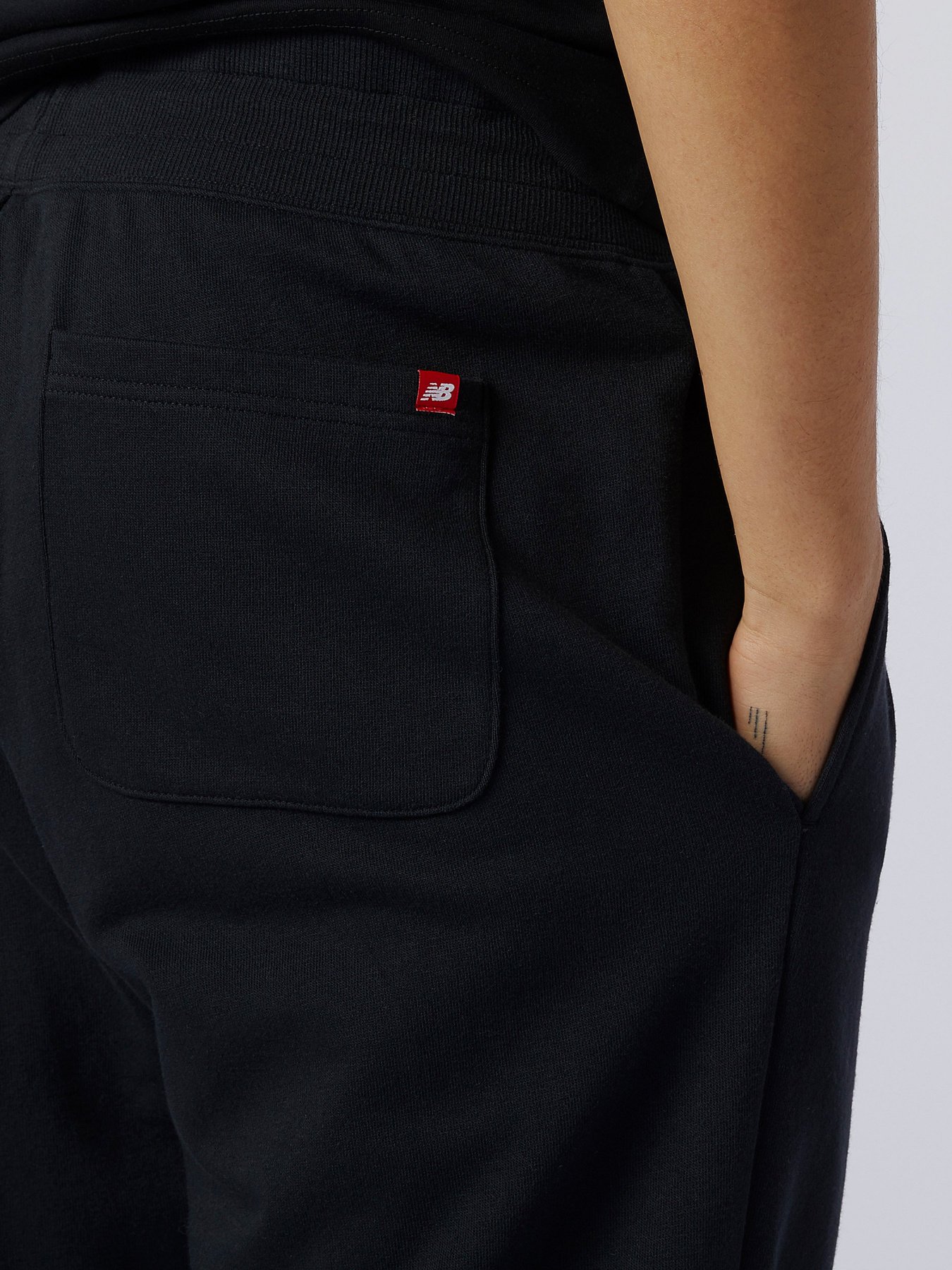 Штаны спортивные New Balance Essentials модель MP11590BK Фото