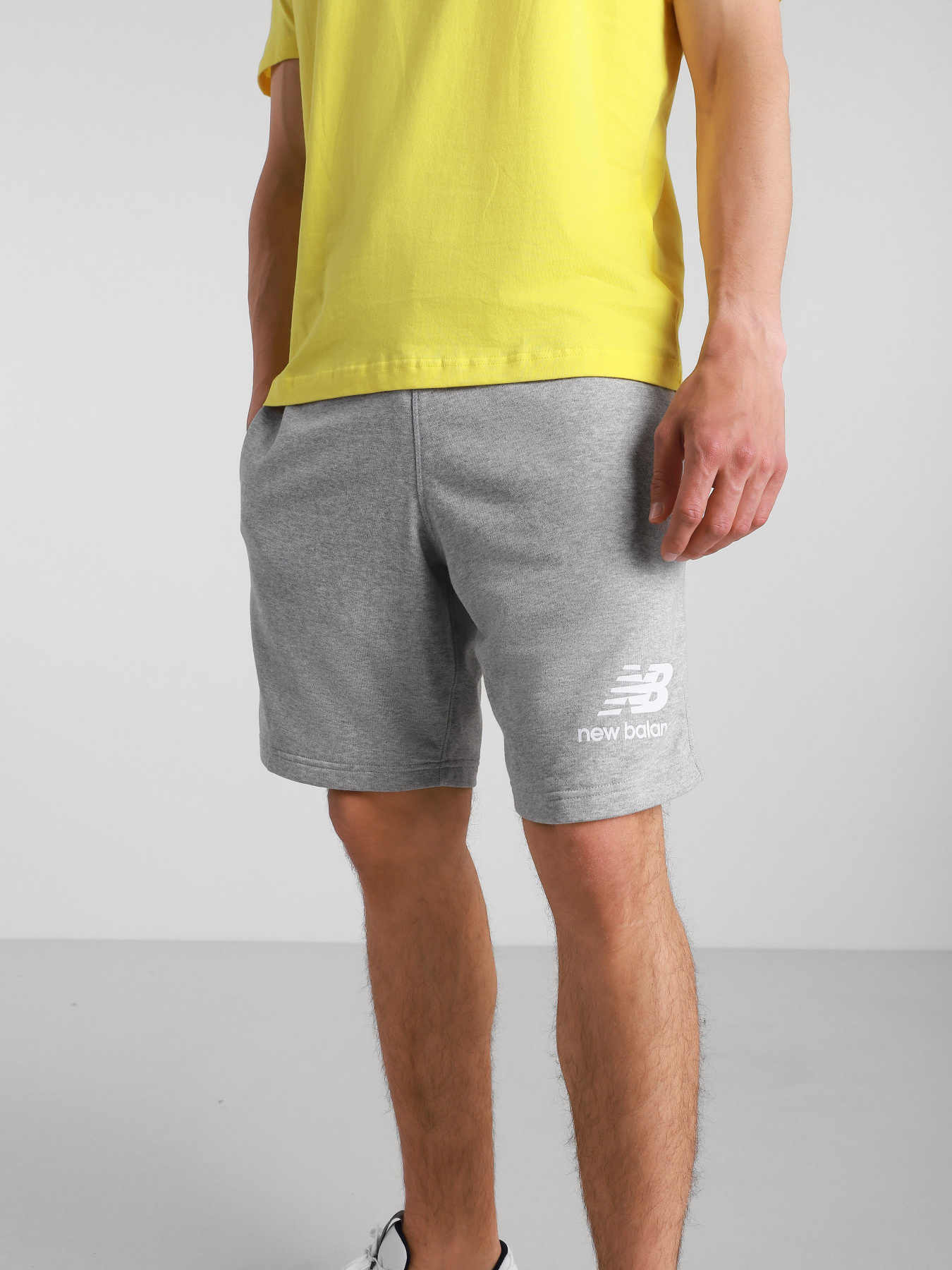 Шорты New Balance Essentials Stacked Logo модель MS03558AG Фото