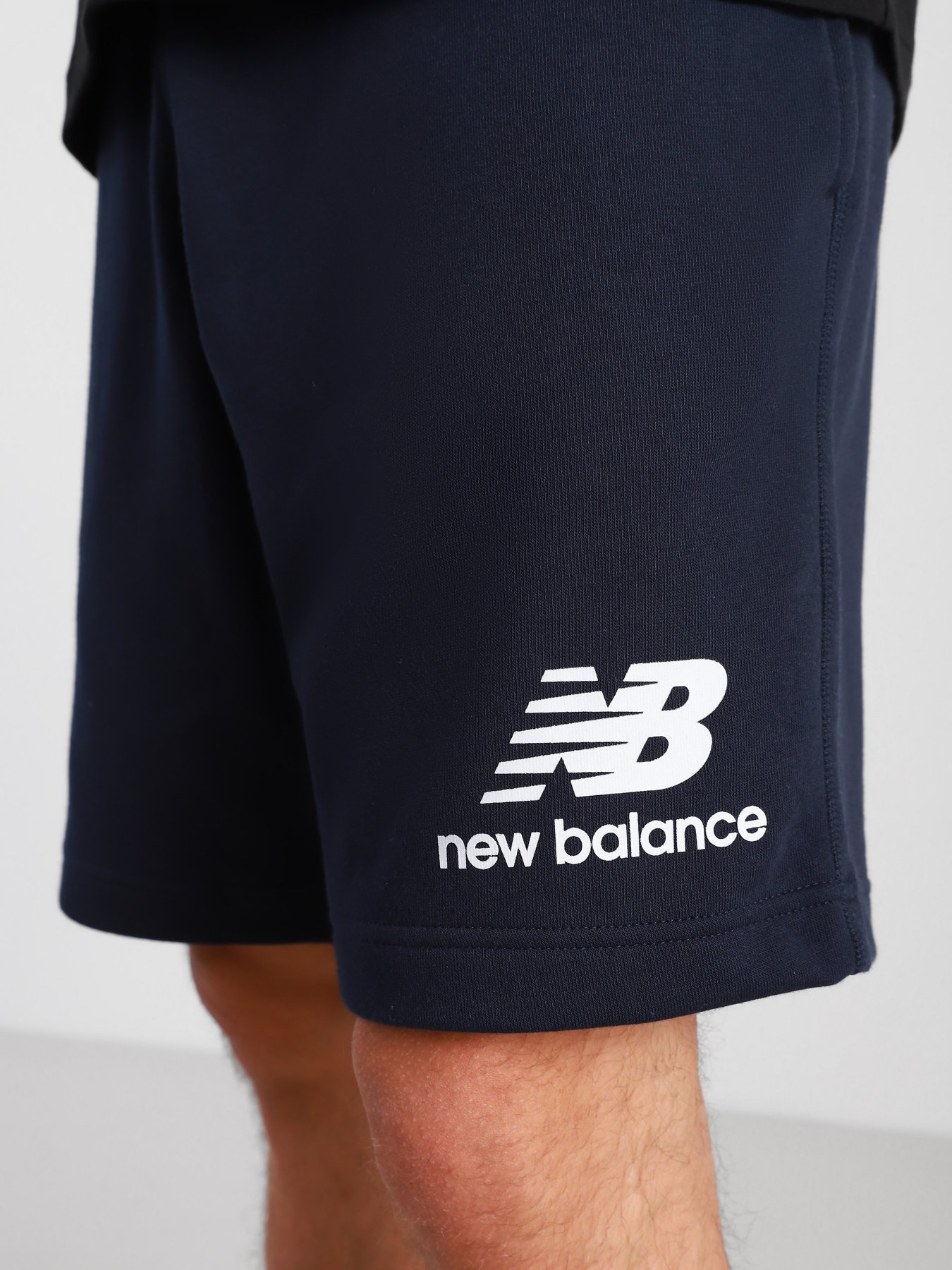 Повсякденні шорти New Balance Essentials Stacked Logo модель MS03558ECL Фото