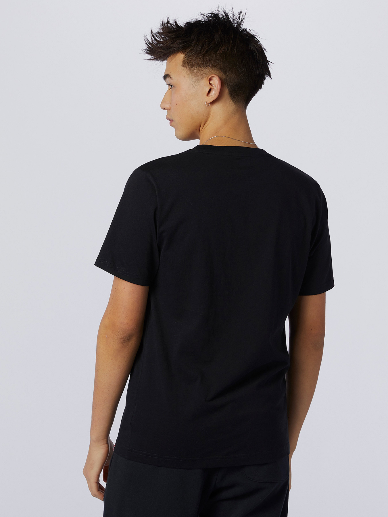 Футболки і поло New Balance Essentials Embriodered модель MT11592BK Фото