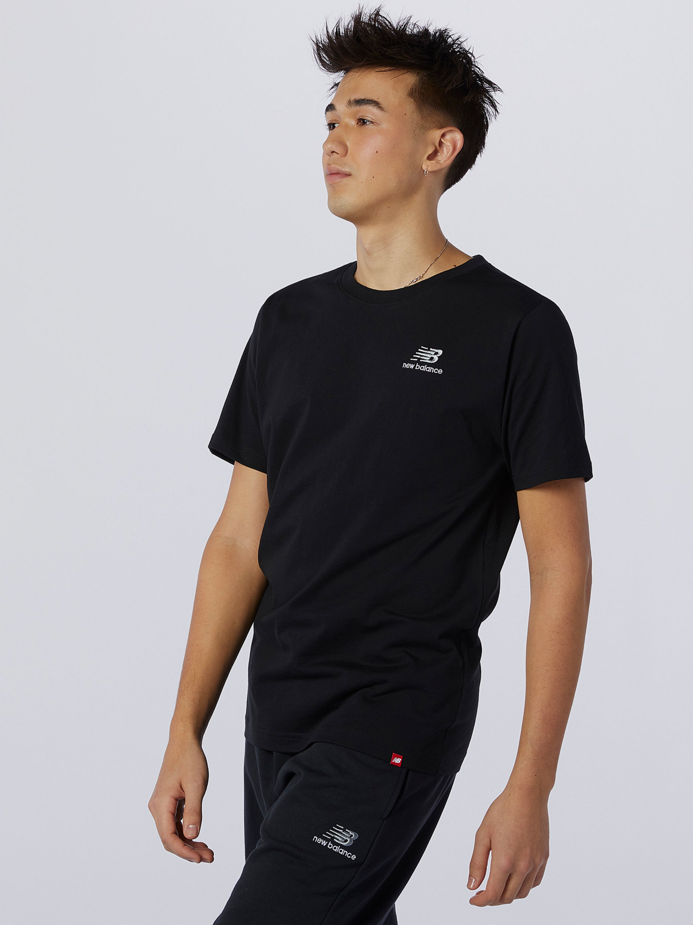 Футболки і поло New Balance Essentials Embriodered модель MT11592BK Фото