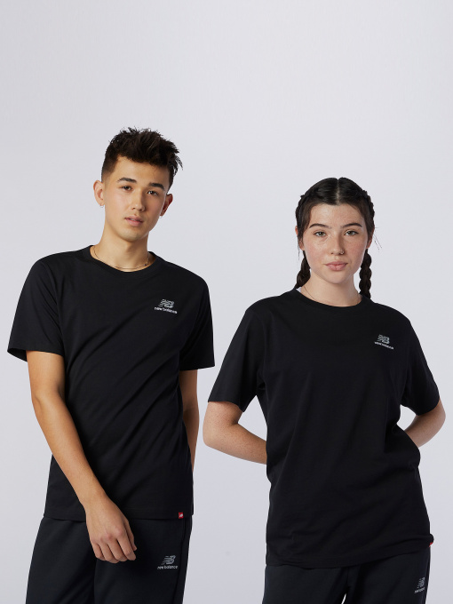 Футболки і поло New Balance Essentials Embriodered модель MT11592BK Фото