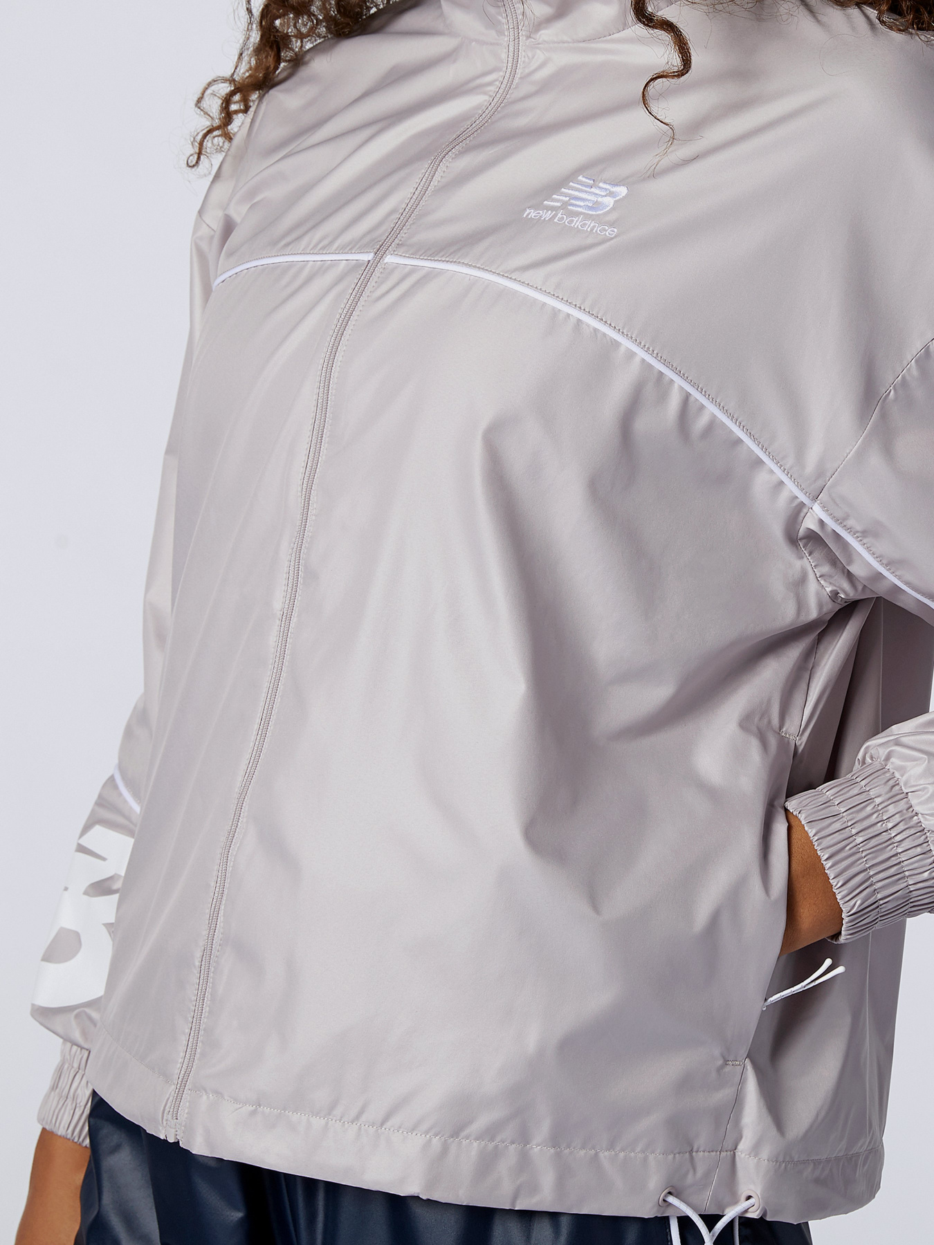 Вітровка New Balance Athletics модель WJ11502LWD Фото