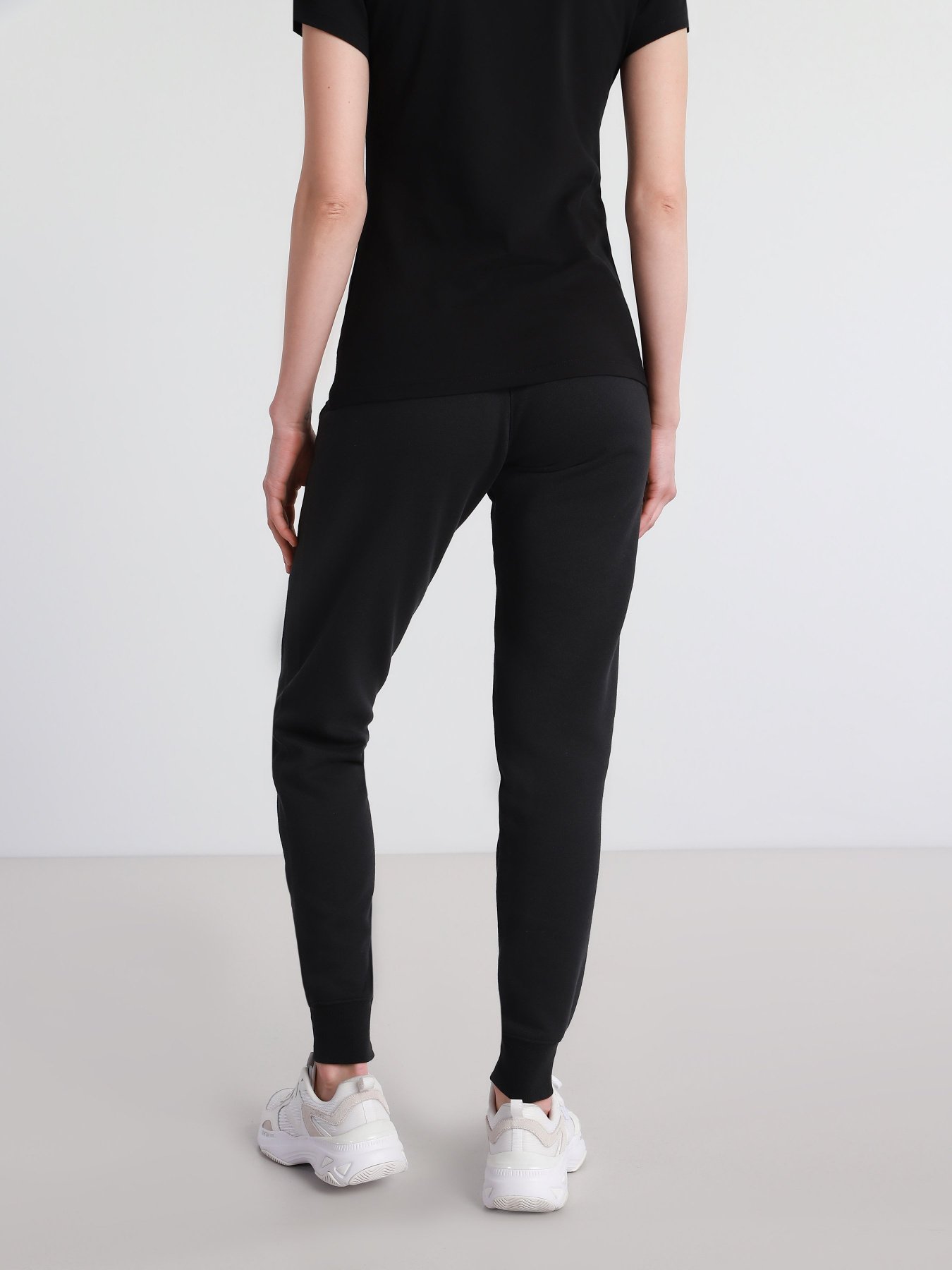 Штаны спортивные New Balance Classic CF модель WP03805BK Фото