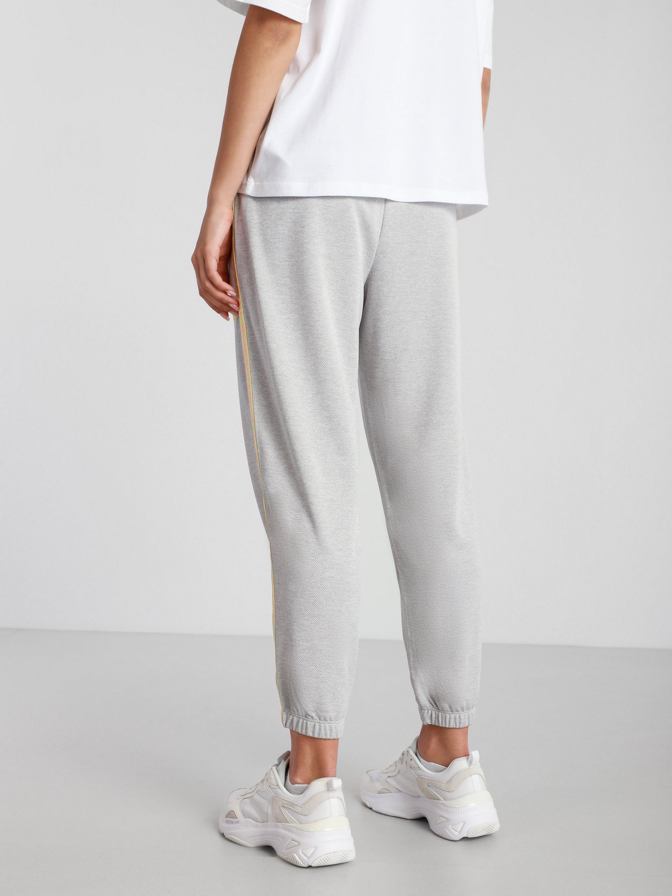 Штаны спортивные New Balance Relentless модель WP11185AG Фото