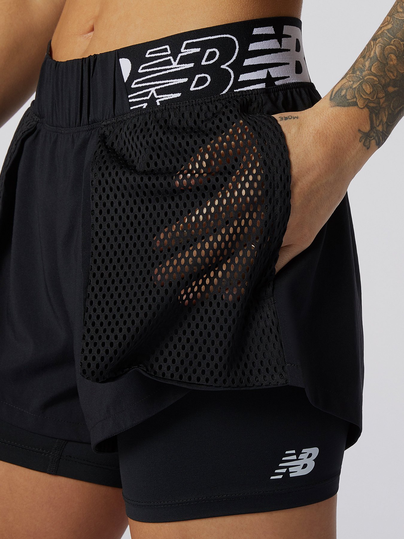 Шорты New Balance Relentless модель WS11175BK Фото