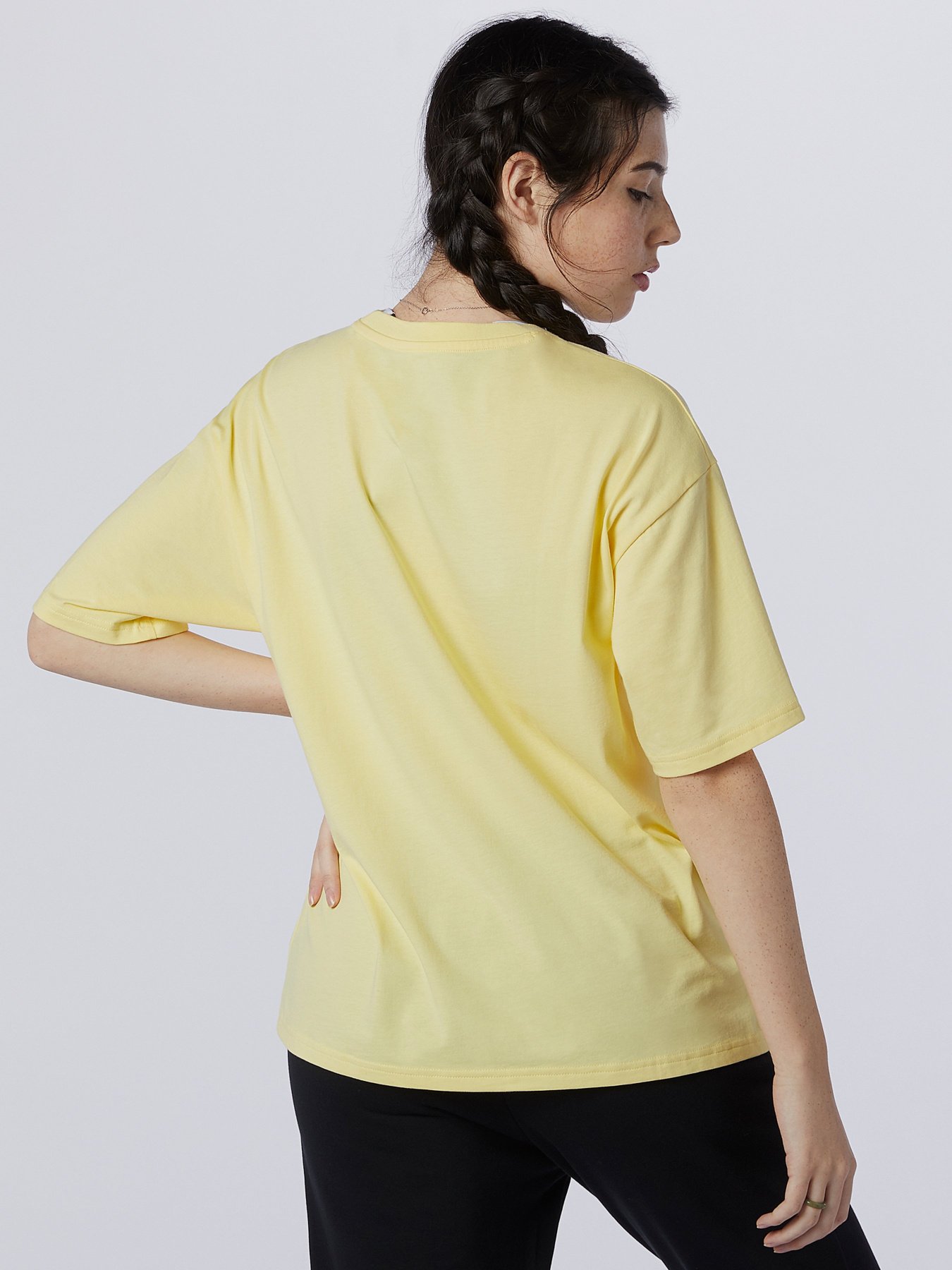 Футболки и поло New Balance Essentials Stacked Logo модель WT03519LHZ Фото