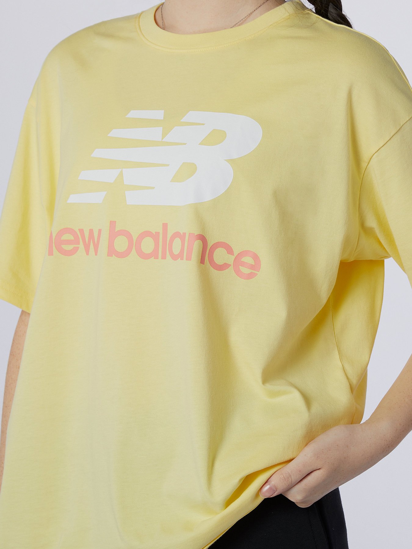 Футболки и поло New Balance Essentials Stacked Logo модель WT03519LHZ Фото