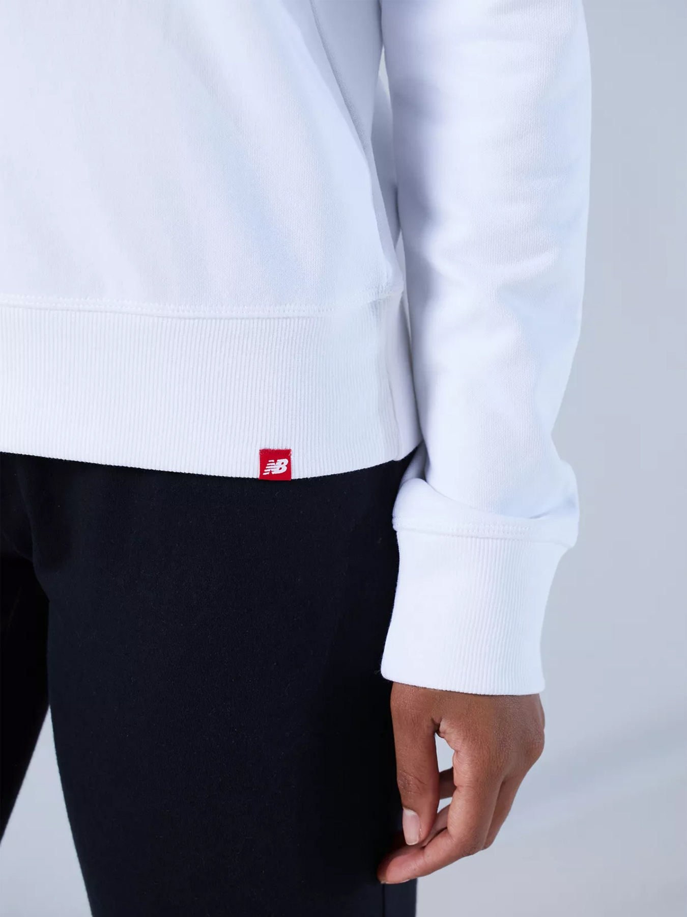 Свитшот New Balance Essentials Crew модель WT03551WK Фото