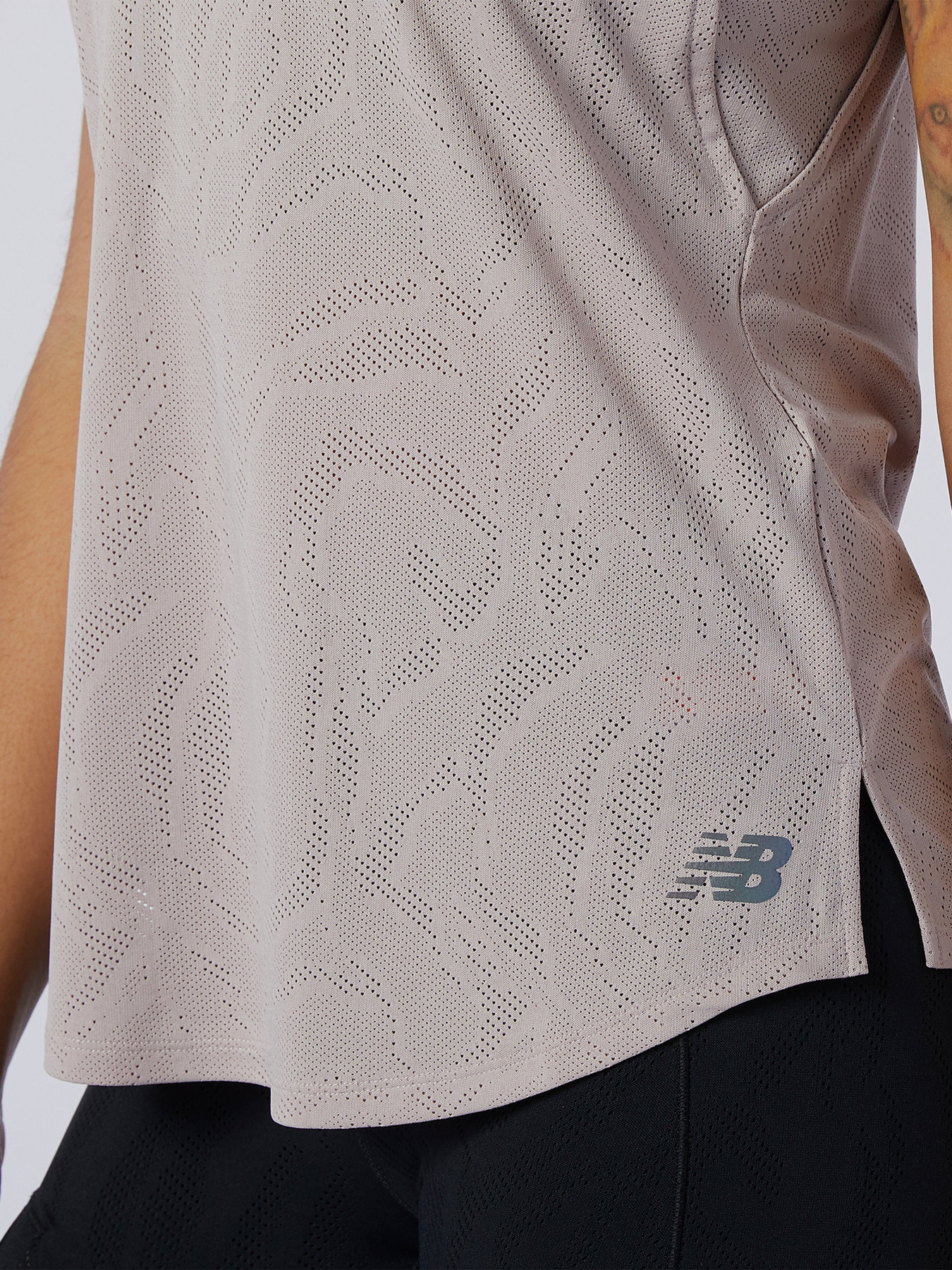 Майка спортивная New Balance Q Speed модель WT11277LWD Фото