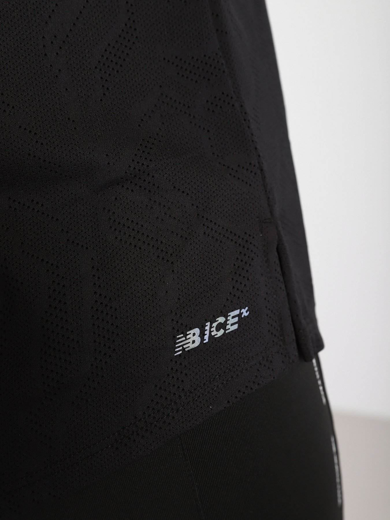 Футболка New Balance Q Speed модель WT11278BK Фото