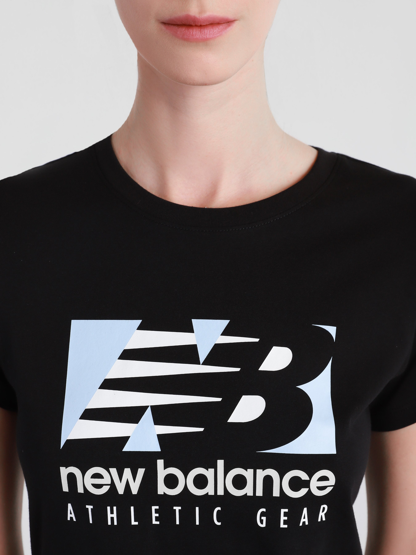 Футболки і поло New Balance Essentials Field Day модель WT11507BK Фото