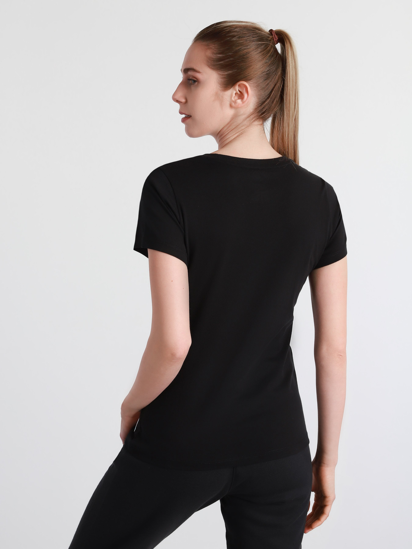 Футболки и поло New Balance Essentials Field Day модель WT11507BK Фото