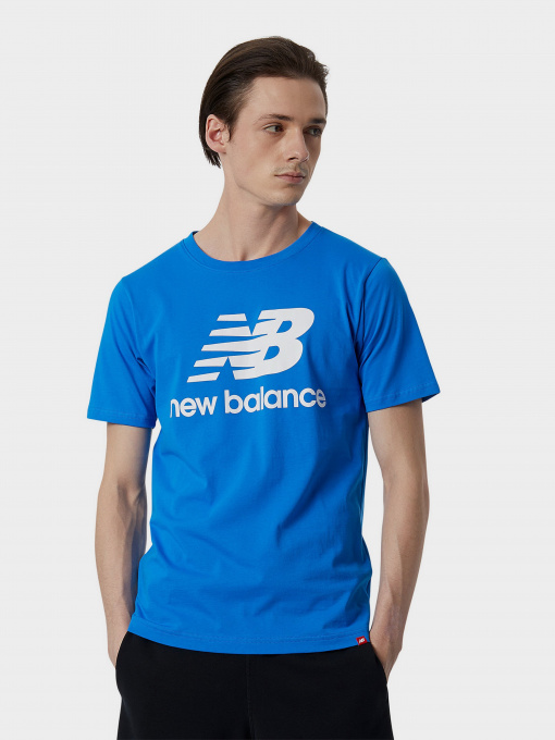 Футболки і поло New Balance Essentials Stacked Logo модель MT01575SBU Фото