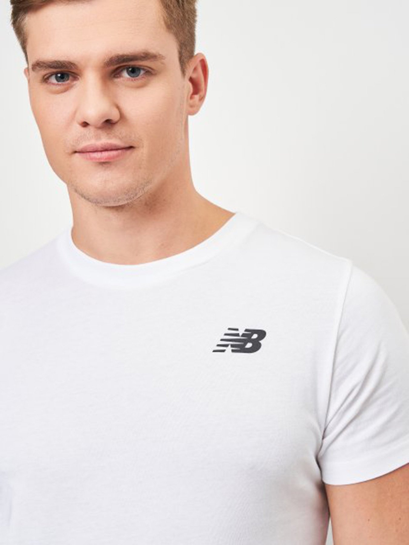 Футболка New Balance Classic модель MT11985WT Футболка New Balance Classic модель MT11985WT Фото