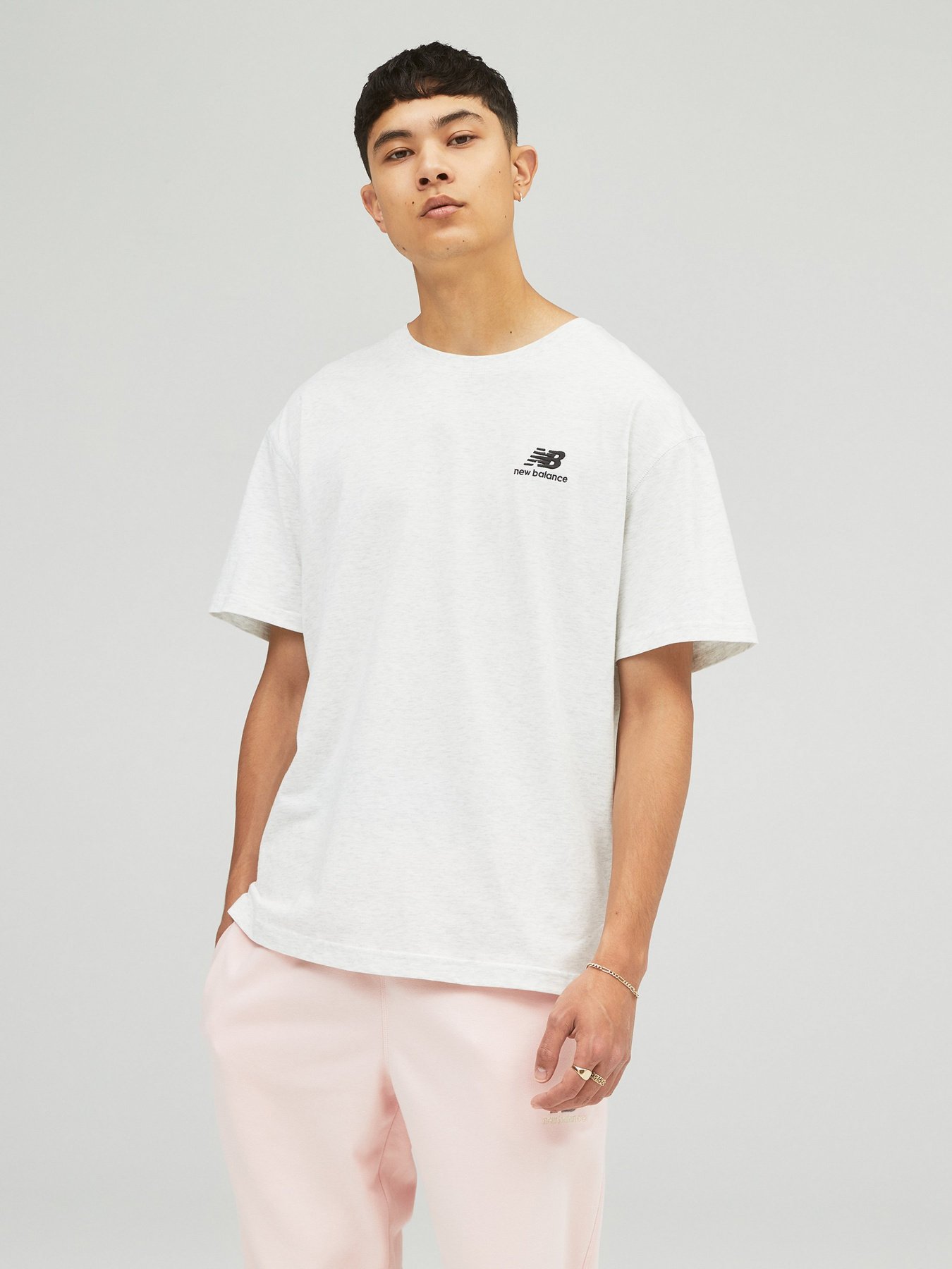 Футболка спортивная New Balance Classic Logo модель UT21503SAH Фото